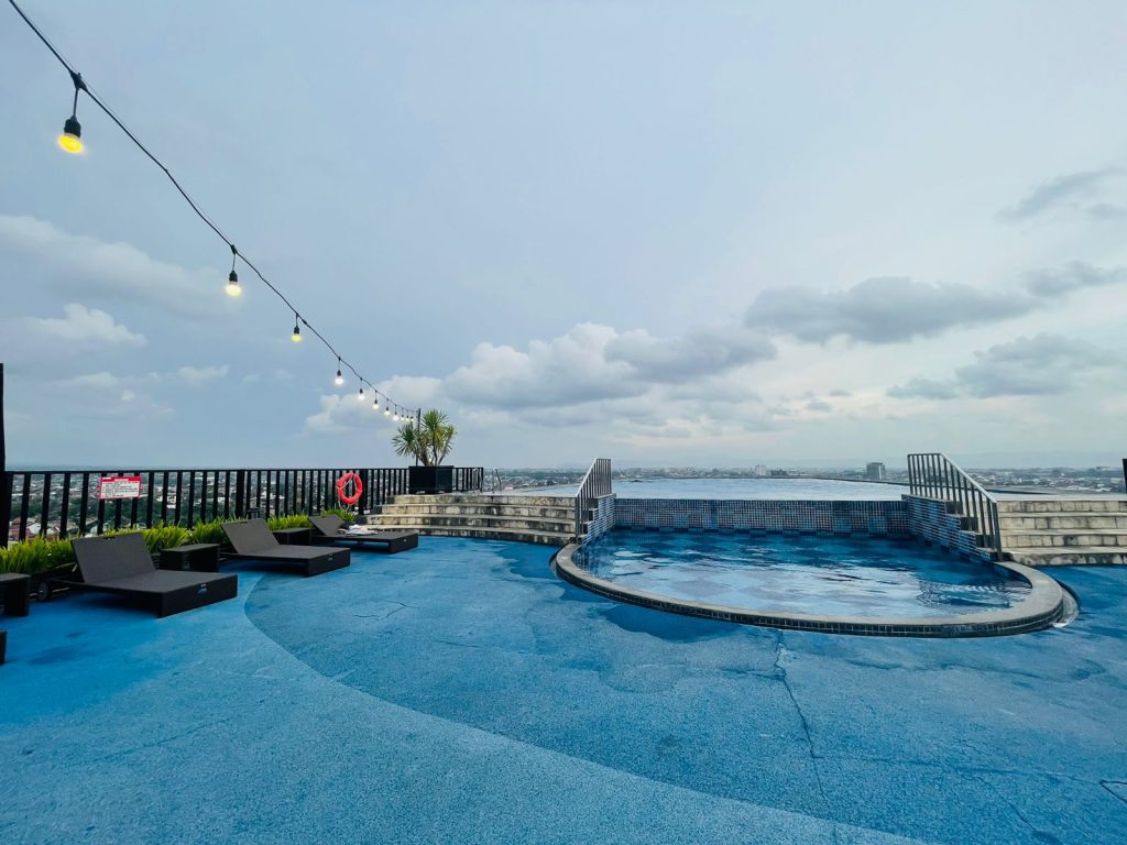Nirvana Pool & Lounge